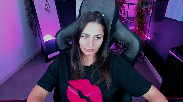 ValeriiMills online show from October 28, 2:45 pm