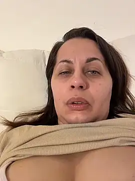 Snapshot of Claudia_hotxxx chatting on October 29, 6:21 pm Claudia hotxxx online show from October 29, 6:21 pm