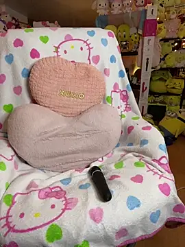 w3tkittty online show from June 3, 6:47 am