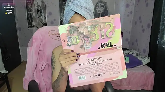 Snapshot of Medussa_katt chatting on September 30, 6:13 pm Medussa katt online show from September 30, 6:13 pm