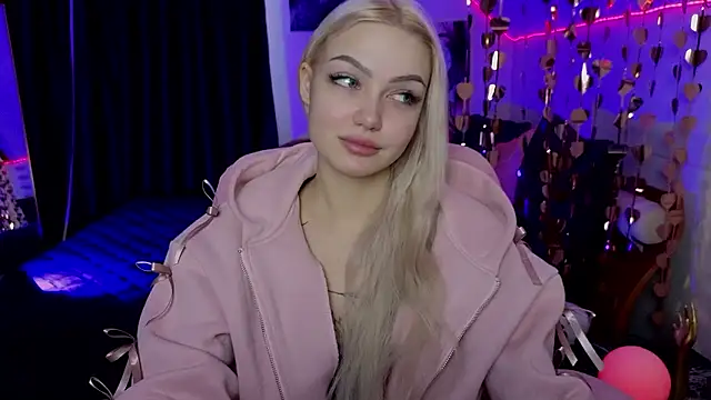 LinaLirian online show from March 23, 10:10 am