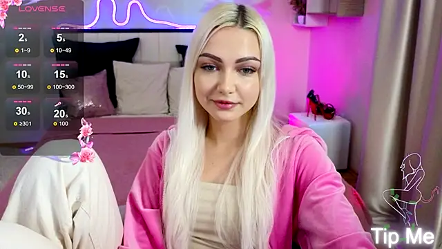 LinaLirian online show from October 18, 1:47 pm