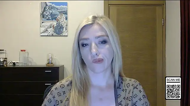 Snapshot of Wild_Silk_Desire chatting on October 15, 2:19 pm Wild Silk Desire online show from October 15, 2:19 pm