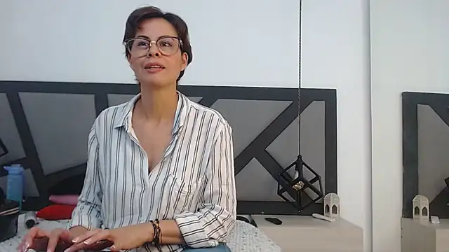 amanda ramirez online show from July 27, 9:56 pm