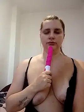 JessicaItalia online show from October 7, 9:46 am