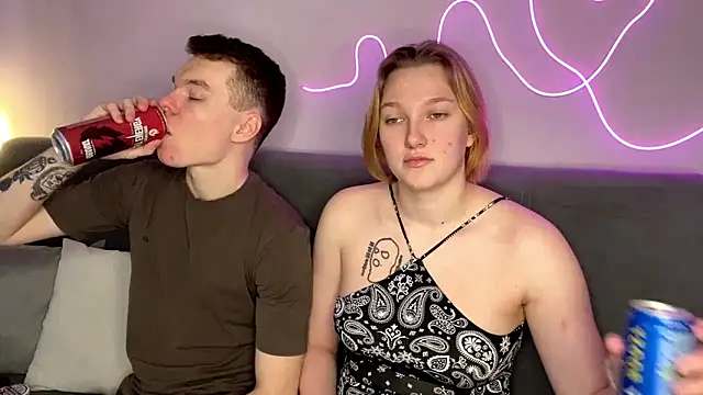 julielourens online show from November 5, 8:08 am