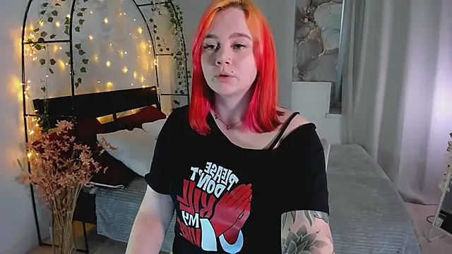 lunaalli online show from April 14, 1:44 pm