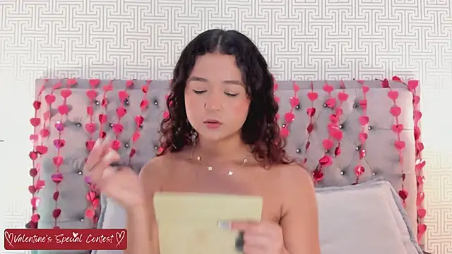 Evaa Lunna  online show from February 27, 9:03 pm