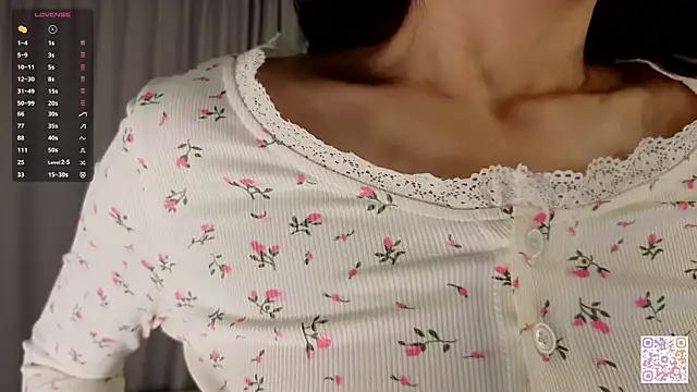 AlodiaAxley online show from November 11, 6:05 pm