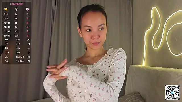 AlodiaAxley online show from September 30, 6:24 pm