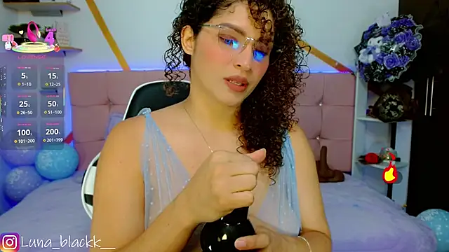 Luna blackk online show from December 4, 9:15 pm