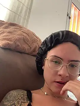 Sua Rainha  online show from February 21, 7:25 pm