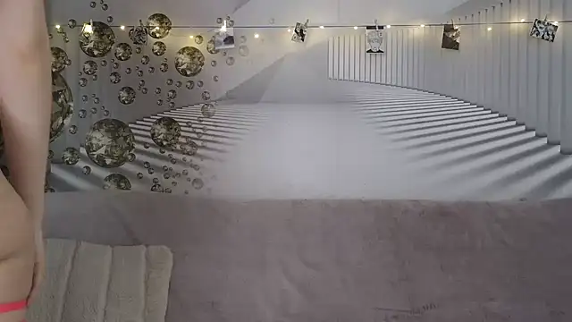 EvoletteLouLou online show from March 3, 9:37 am