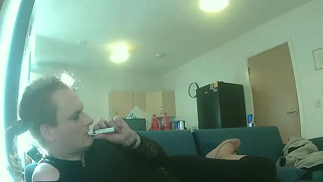 avamaxwell online show from April 10, 3:18 pm