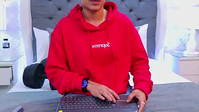 ZoeKrug online show from January 16, 1:07 pm