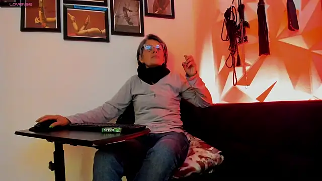 Snapshot of MistressNyx_cg chatting on October 8, 2:32 pm MistressNyx cg online show from October 8, 2:32 pm