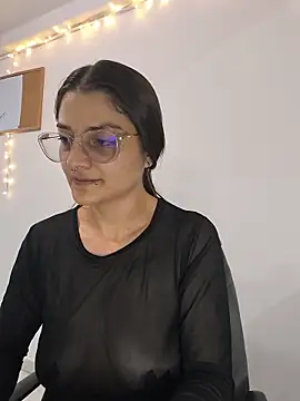 Coralinne   online show from May 27, 1:05 am