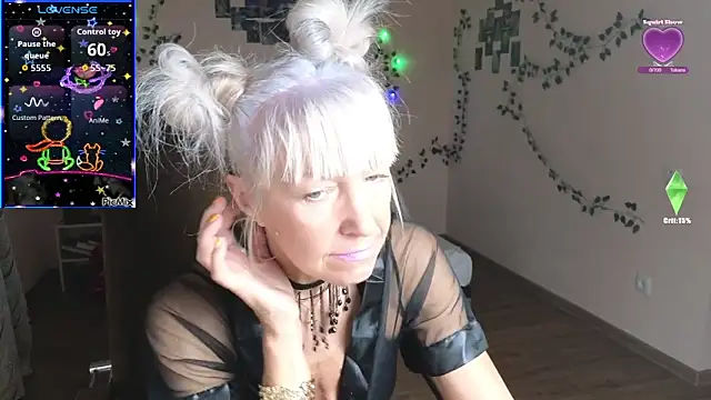 Snapshot of Laura_Gol chatting on October 3, 8:47 pm Laura Gol online show from October 3, 8:47 pm
