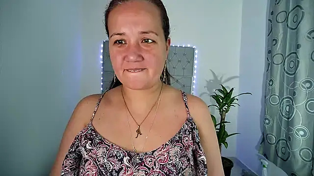 Snapshot of Gabrielajewel_ chatting on September 18, 9:24 pm Gabrielajewel online show from September 18, 9:24 pm