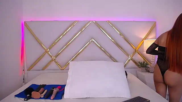 laila stilwiills online show from April 18, 6:27 am