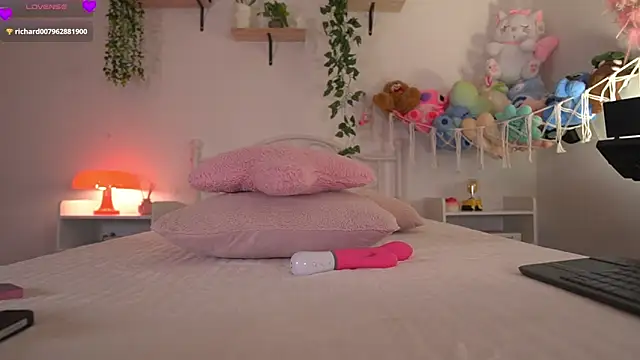 violeth     online show from May 29, 1:53 pm