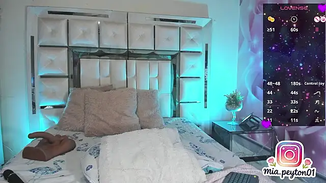 mia peyton online show from February 10, 8:45 pm