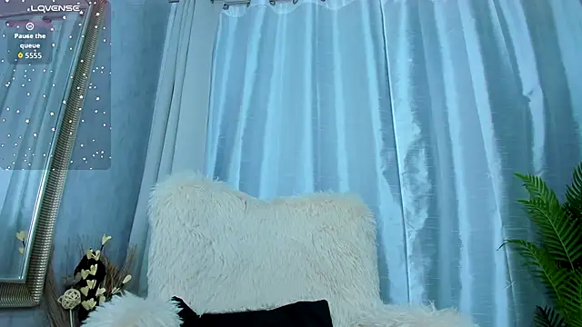 ParissHiltonX online show from October 10, 4:17 am