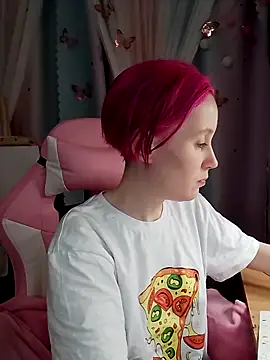 Snapshot of Fuzzy_Unicorn chatting on October 7, 7:18 pm Fuzzy Unicorn online show from October 7, 7:18 pm