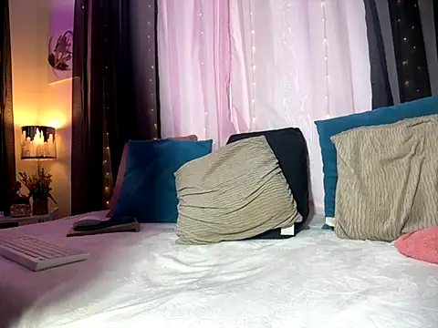 Snapshot of skarlleth_11 chatting on October 2, 12:48 am skarlleth 11 online show from October 2, 12:48 am
