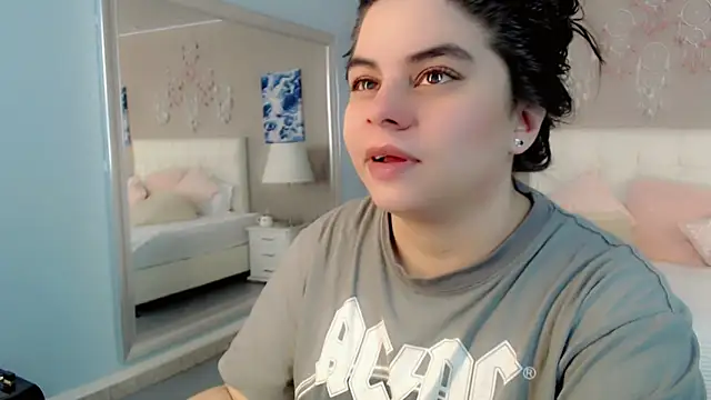 maddissonivanova online show from April 13, 7:03 pm