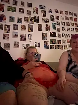 mrandmrsdarkside online show from October 9, 8:24 pm