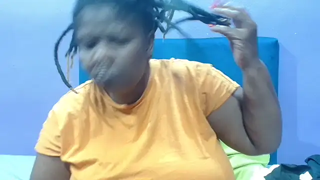 NaughtyChubbyZoe online show from September 16, 5:37 am