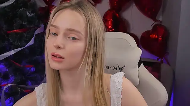 JuliaBrewwer online show from March 31, 3:23 pm