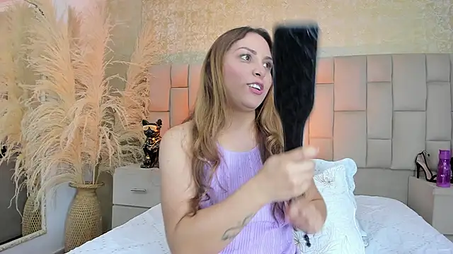 cloesummerr  online show from December 5, 2:07 pm