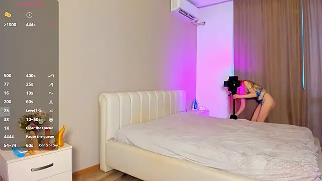 Clarity Yumi online show from November 22, 12:30 pm