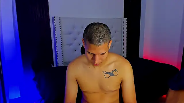 Snapshot of Latin_Boyss_ chatting on October 18, 7:48 pm Latin Boyss online show from October 18, 7:48 pm