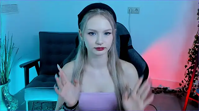 AvaDaviis online show from October 8, 3:16 pm