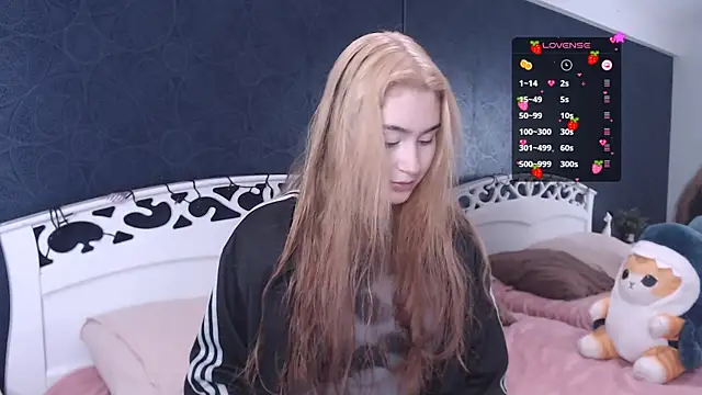 Lili Luuu online show from October 18, 4:15 am