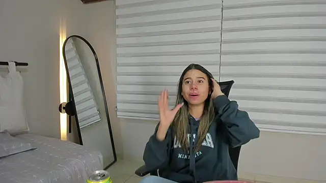 Rachell criss online show from November 27, 4:04 am