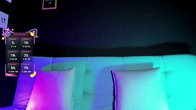 madiixwatson online show from December 3, 11:34 am