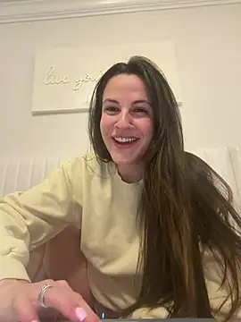 heyitsmadig online show from April 14, 5:13 pm