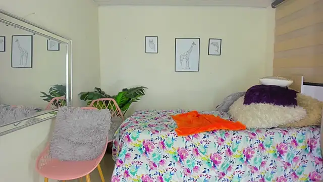 LusyKitty online show from October 22, 3:28 pm