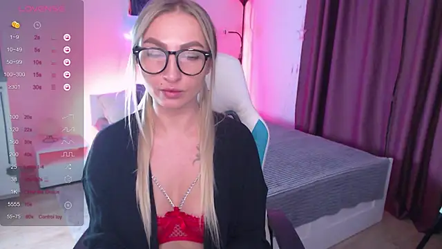 Bunny Butt  online show from December 18, 4:12 pm