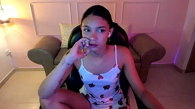 aitana kahlo online show from January 18, 6:59 pm