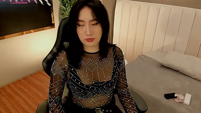Skyyle  online show from June 13, 1:52 pm