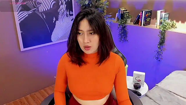 Skyyle  online show from April 5, 5:01 pm