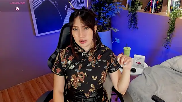 Skyyle  online show from April 4, 2:27 pm