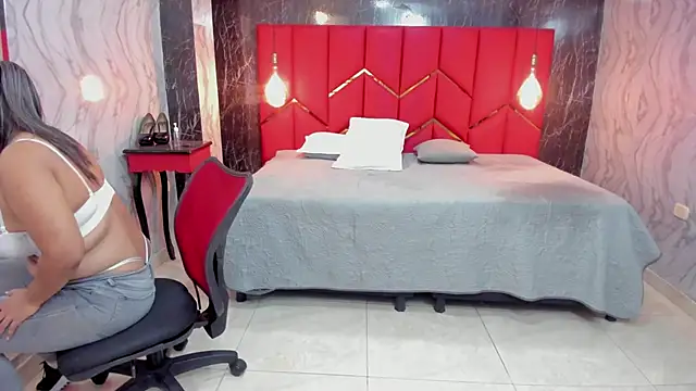 LatinaHoleQueen online show from March 19, 3:05 pm