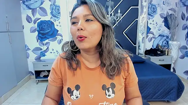 Snapshot of LatinaHoleQueen chatting on September 15, 2:36 pm LatinaHoleQueen online show from September 15, 2:36 pm