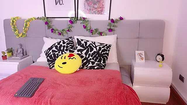 Snapshot of Alanaa_Gomez chatting on September 27, 1:40 pm Alanaa Gomez online show from September 27, 1:40 pm